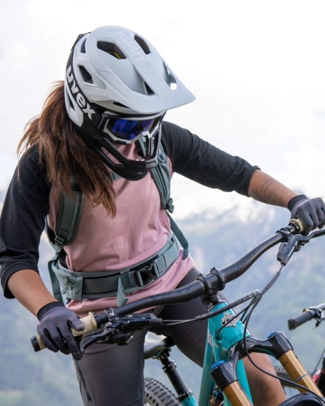 UVEX HELMA REVOLT ALL BLACK (S4100620100) - Veľkosť: 52-57