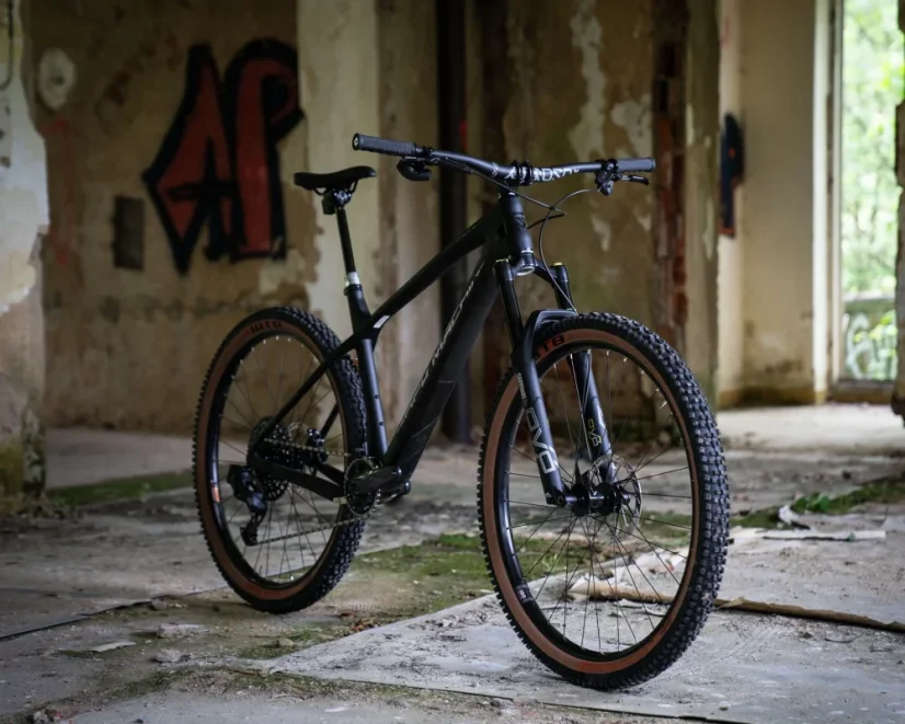 Horské kolo Rock Machine Blizz CRB 90-29 AXS