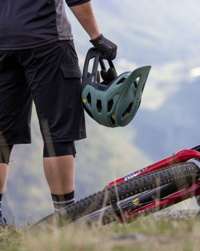 UVEX HELMA REVOLT MIPS ALL BLACK (S4100630100) - Veľkosť: 52-57