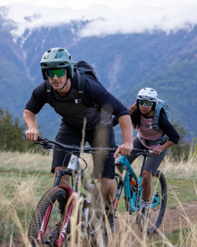 UVEX HELMA REVOLT ALL BLACK (S4100620100) - Veľkosť: 52-57