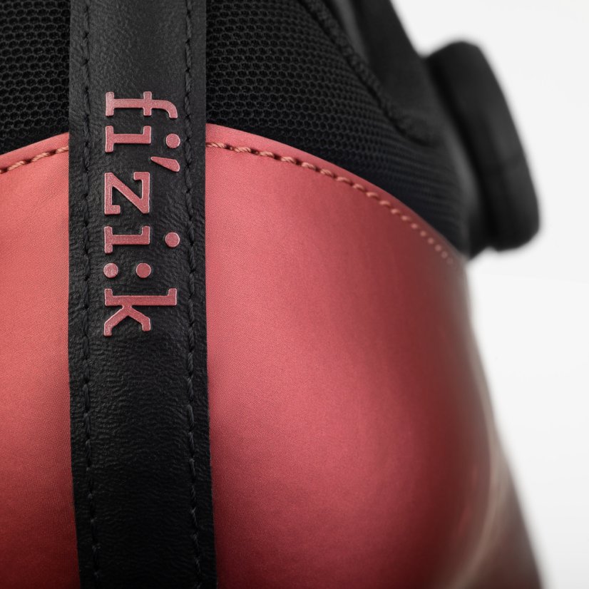 FIZIK TRETRY VENTO OMNA CHERRY - BLACK (VER5BPR1K3A10) - Velikost: 36