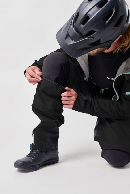 Voděodolná cyklistická kombinéza Dirtlej Dirtsuit Core Edition Blacklabel