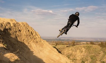 Dirt jump – vybav se a skákej