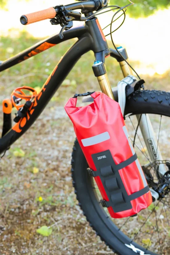 Torba na widelec. Zefal Z Adventure Fork pack, czerwony